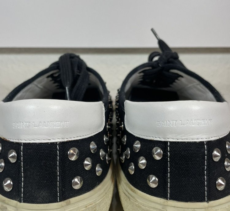Saint Laurent Ysl Studded Low Trainers Sneakers Vu 377373
