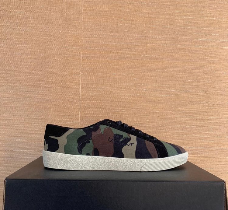 Signature Low Top Sneakers In Camo