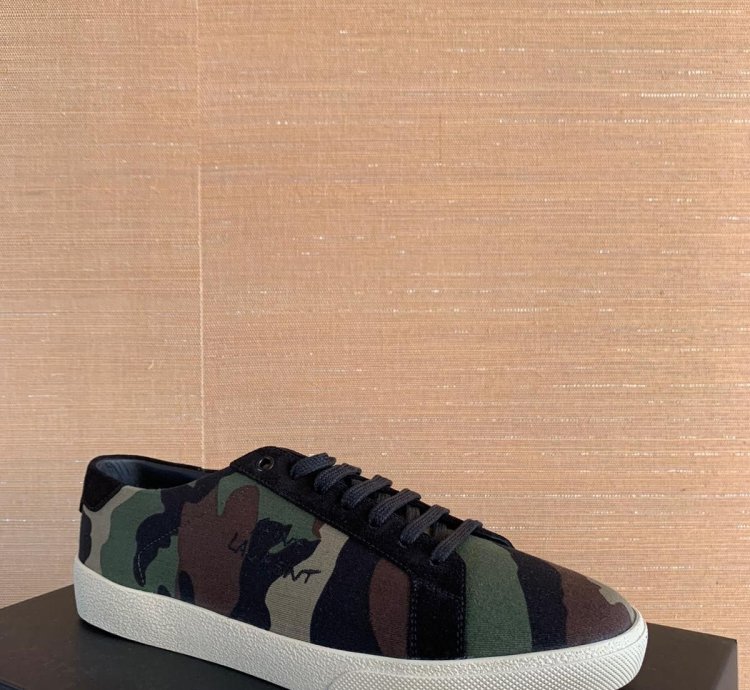 Signature Low Top Sneakers In Camo