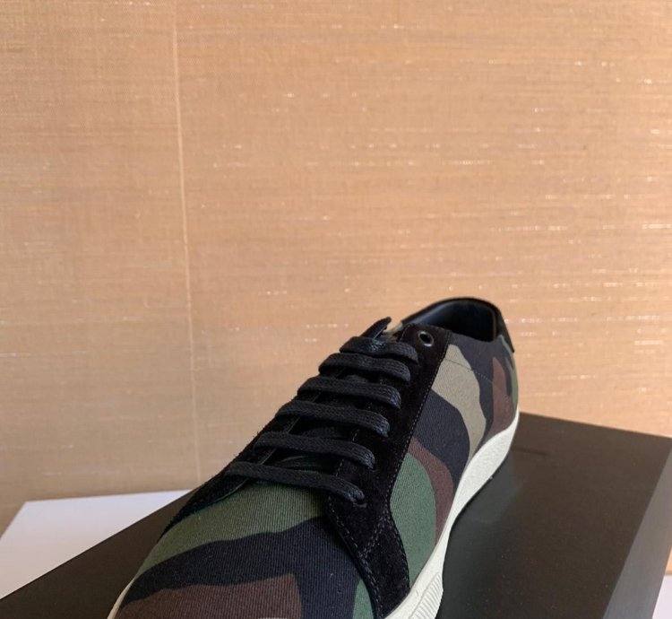 Signature Low Top Sneakers In Camo