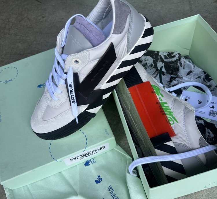 Size 9 Off-white Vulc Floating Arrow Low Size 42 Ds
