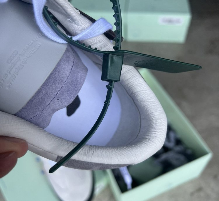Size 9 Off-white Vulc Floating Arrow Low Size 42 Ds