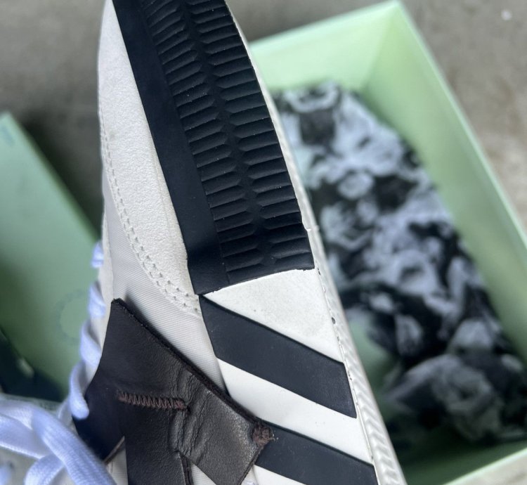 Size 9 Off-white Vulc Floating Arrow Low Size 42 Ds
