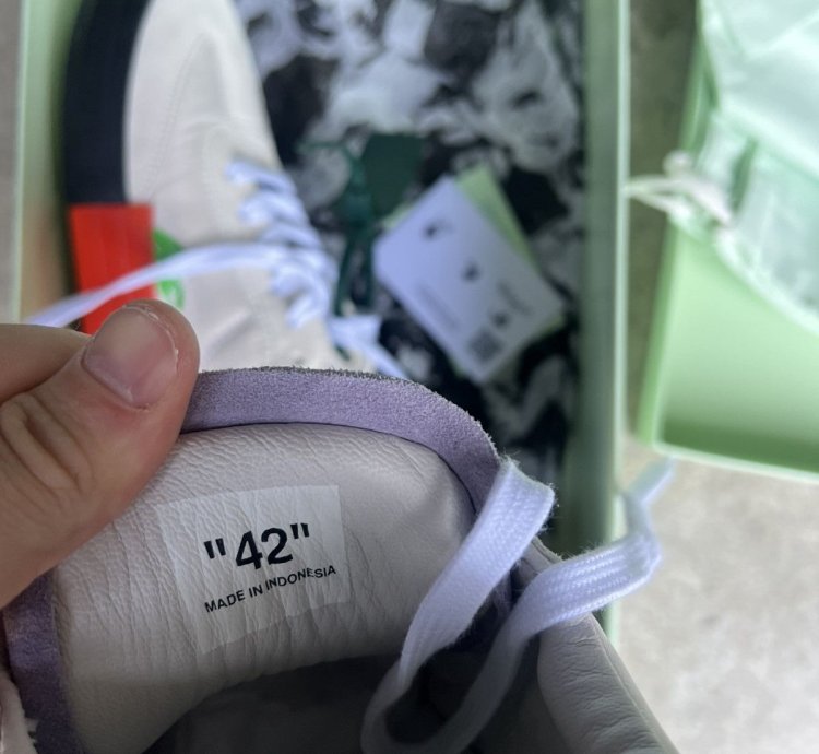 Size 9 Off-white Vulc Floating Arrow Low Size 42 Ds