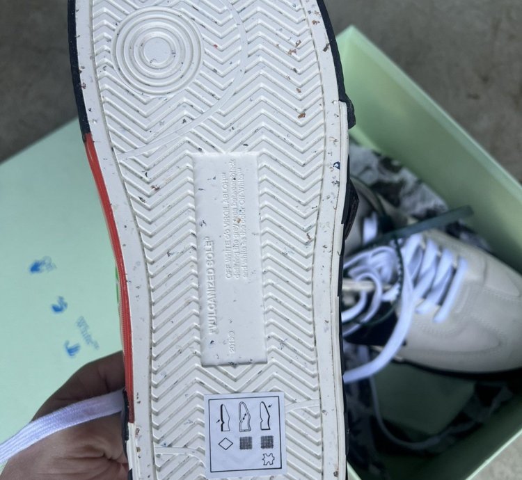 Size 9 Off-white Vulc Floating Arrow Low Size 42 Ds