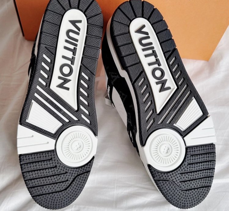 Lv Trainer Sneaker black White Monogram