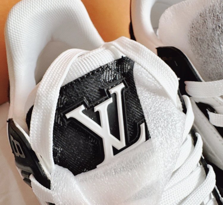 Lv Trainer Sneaker black White Monogram