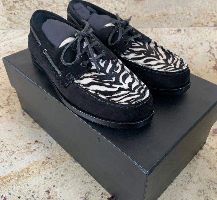 Suede Deck Loafers In Black With Zebra Color
