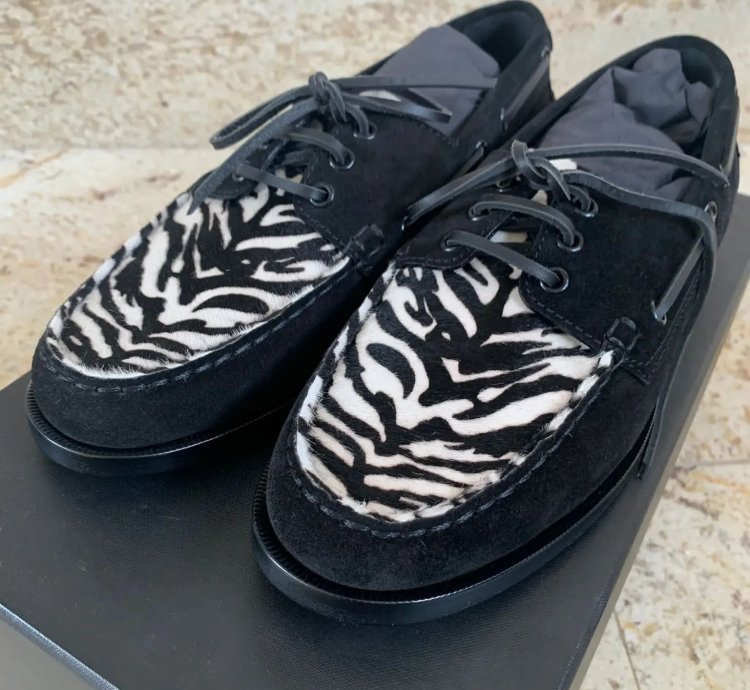Suede Deck Loafers In Black With Zebra Color