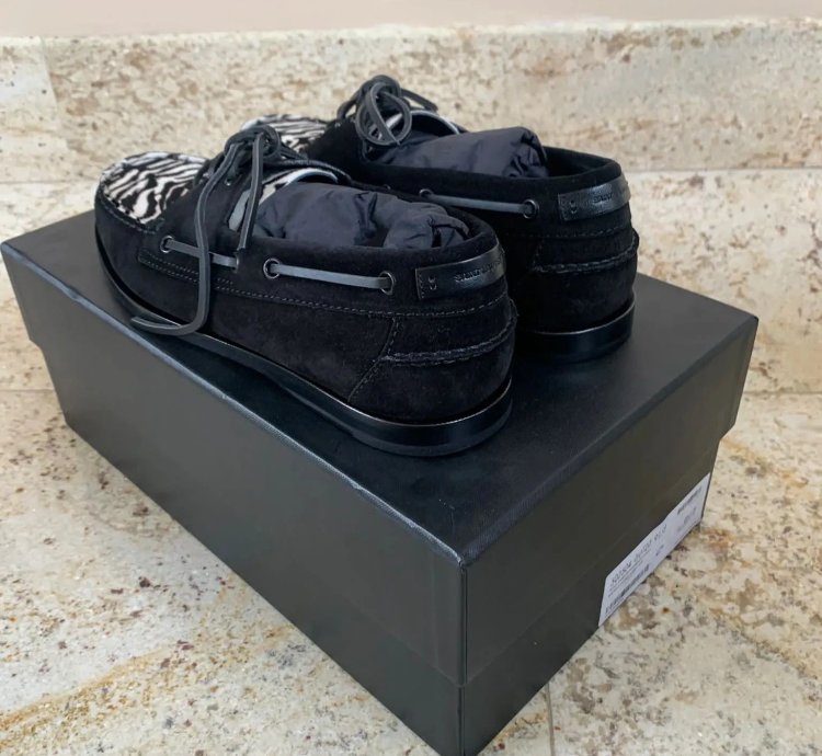 Suede Deck Loafers In Black With Zebra Color