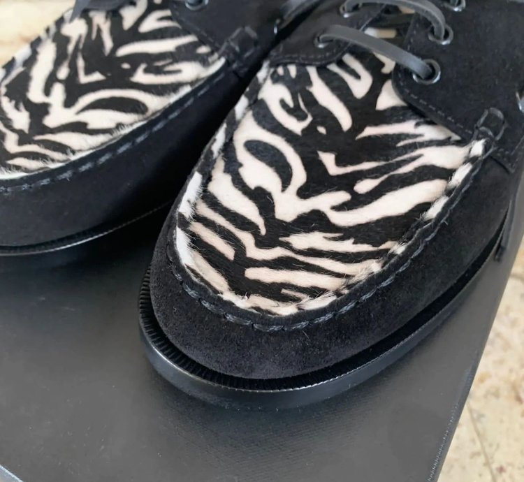 Suede Deck Loafers In Black With Zebra Color