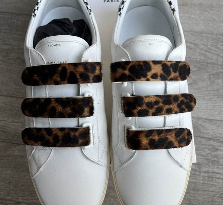 Triomphe Low Sneaker Scratch