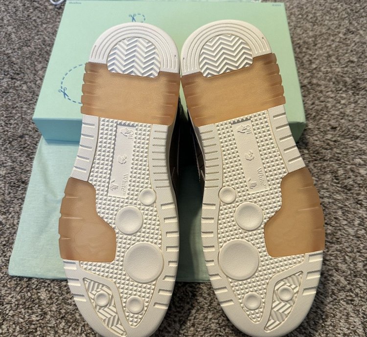 Us 11 Off-white Out Of Office Crocodile Print Specials Grey