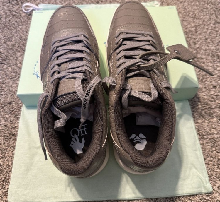 Us 11 Off-white Out Of Office Crocodile Print Specials Grey