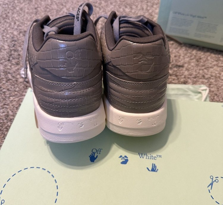 Us 11 Off-white Out Of Office Crocodile Print Specials Grey