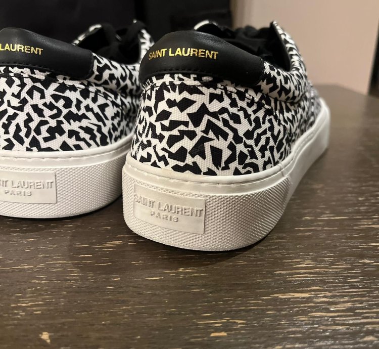 Venice Lace Up Sneakers In Black White