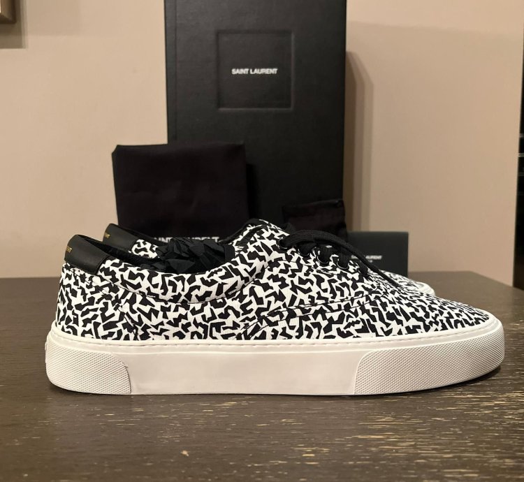 Venice Lace Up Sneakers In Black White