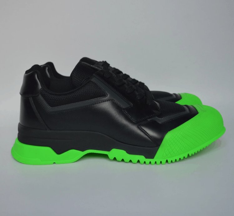 15 Contrast Dipped Front Sneakers