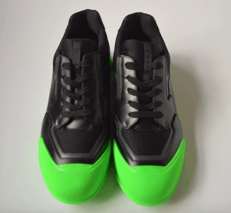 15 Contrast Dipped Front Sneakers