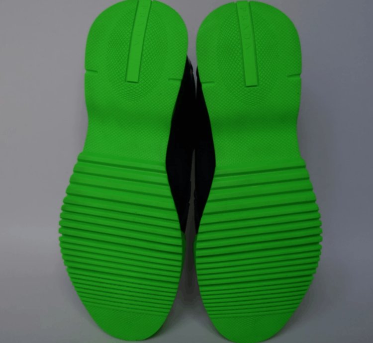 15 Contrast Dipped Front Sneakers