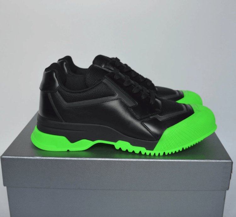 15 Contrast Dipped Front Sneakers
