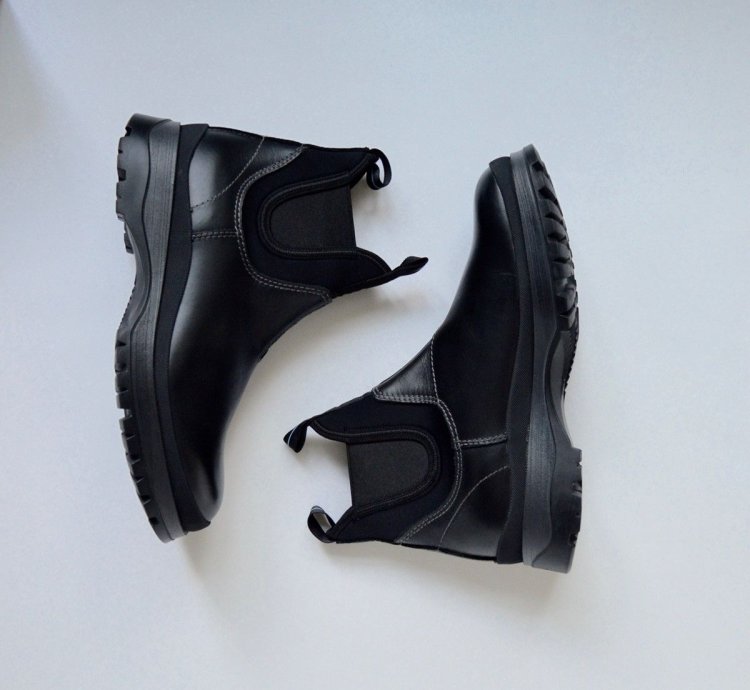 18 Black Leather Brixxen Boots