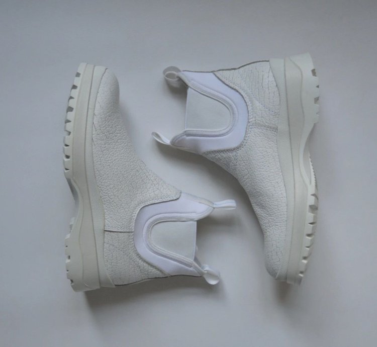 18 Cracked White Leather Brixxen Boots