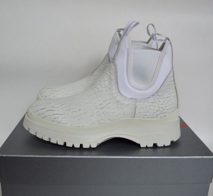 18 Cracked White Leather Brixxen Boots