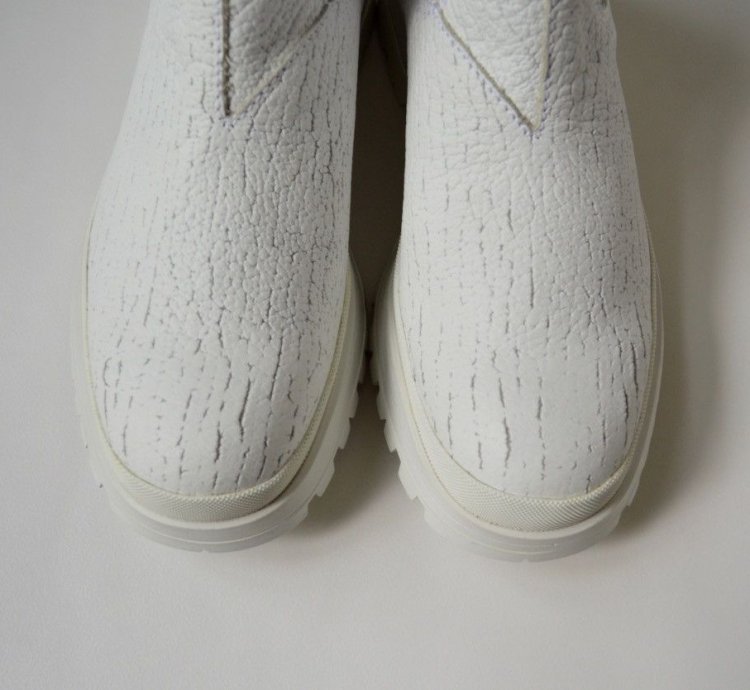 18 Cracked White Leather Brixxen Boots