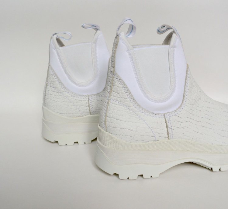 18 Cracked White Leather Brixxen Boots