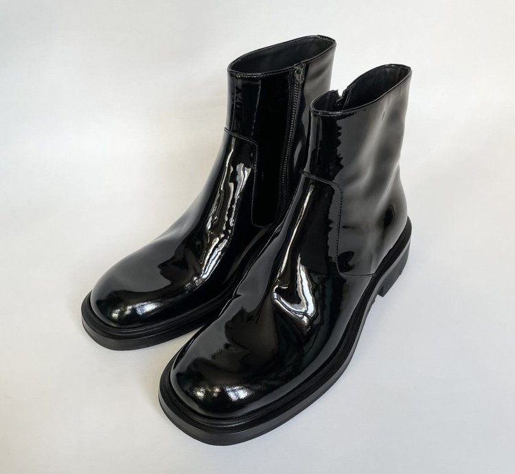 19 Square Toe Leather Boots