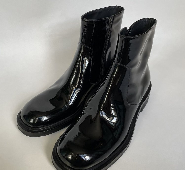 19 Square Toe Leather Boots