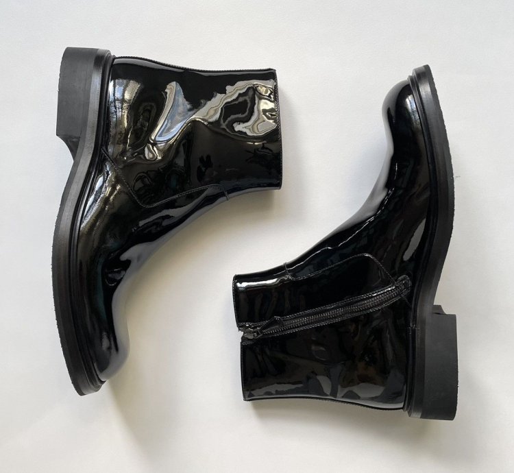 19 Square Toe Leather Boots