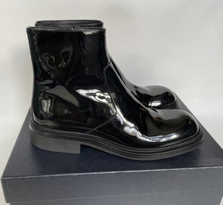 19 Square Toe Leather Boots