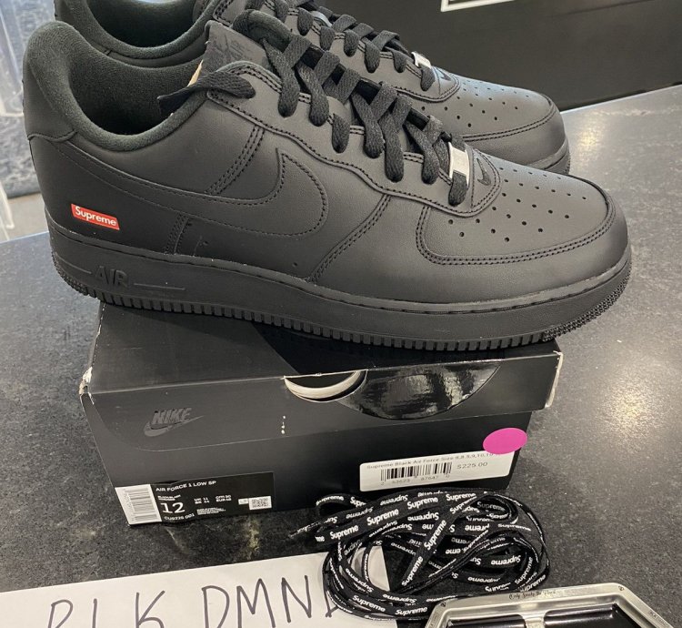 Air Force 1 Low Black Supreme Sz 12