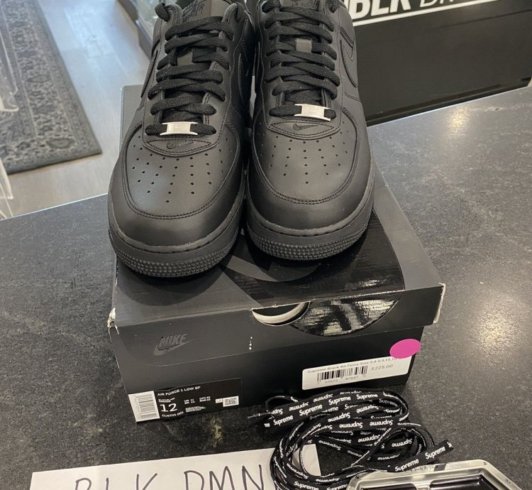 Air Force 1 Low Black Supreme Sz 12