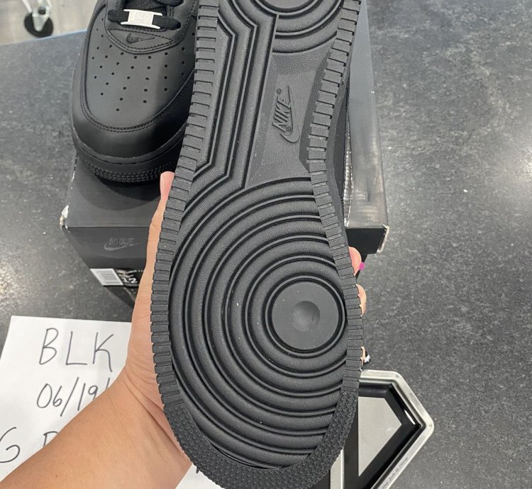 Air Force 1 Low Black Supreme Sz 12