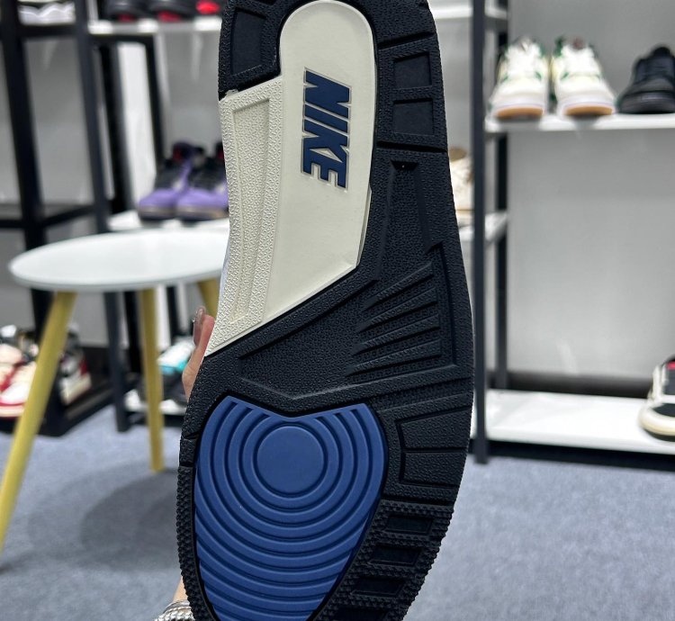 Air Jordan 3 Retro Og Sp A Ma Maniére Diffused Blue