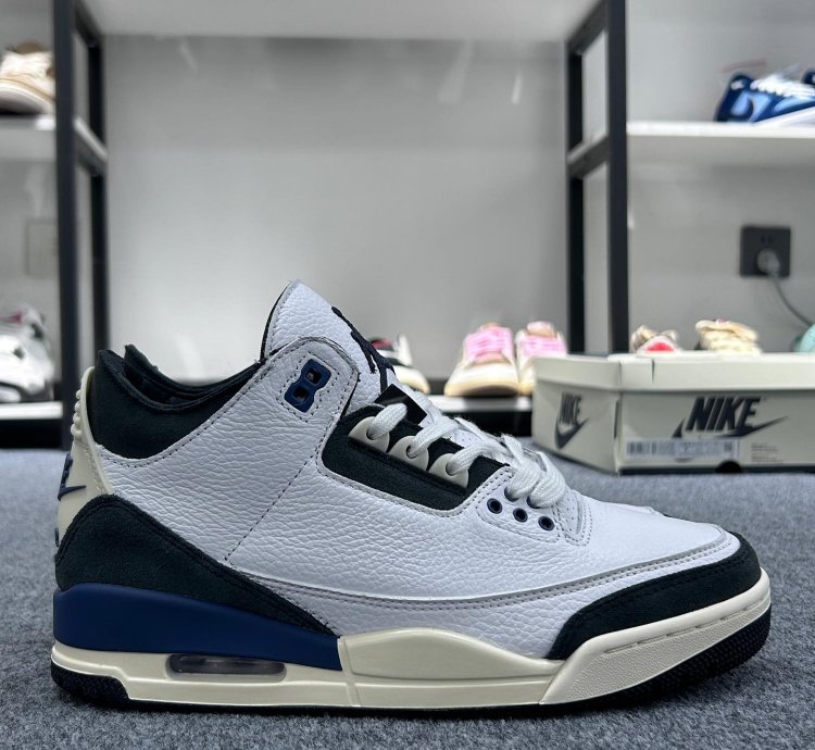 Air Jordan 3 Retro Og Sp A Ma Maniére Diffused Blue