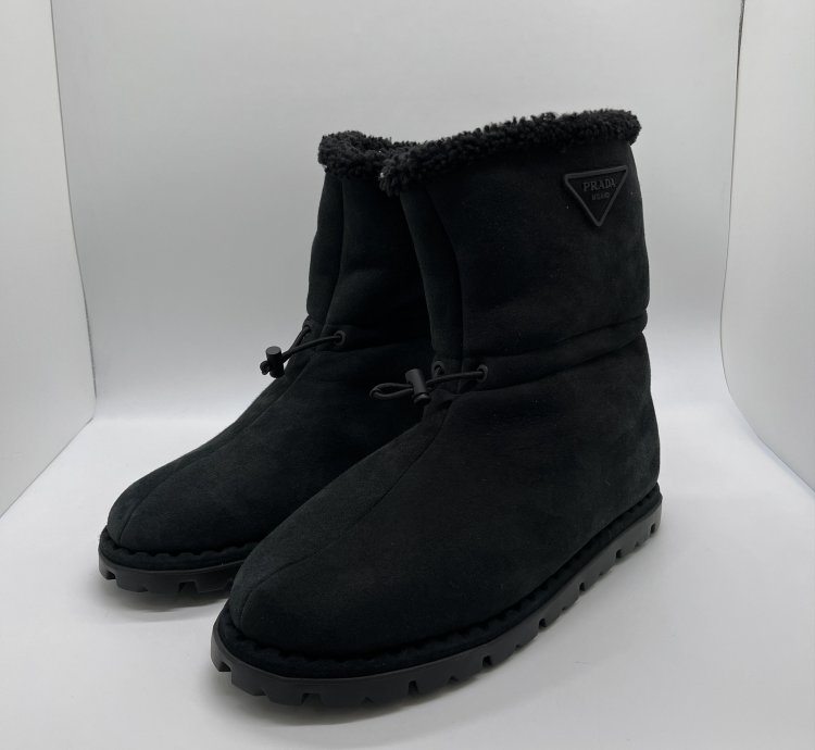 Aw22 Shearling Boots
