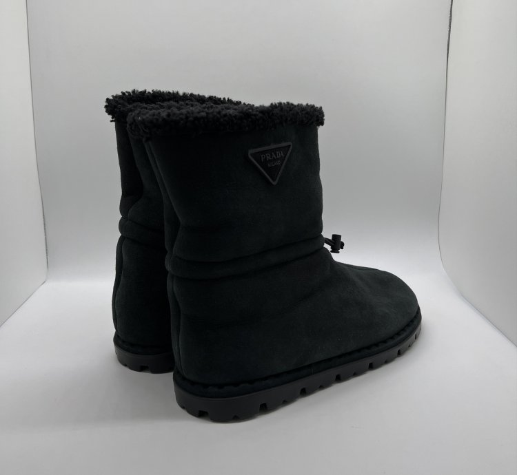 Aw22 Shearling Boots
