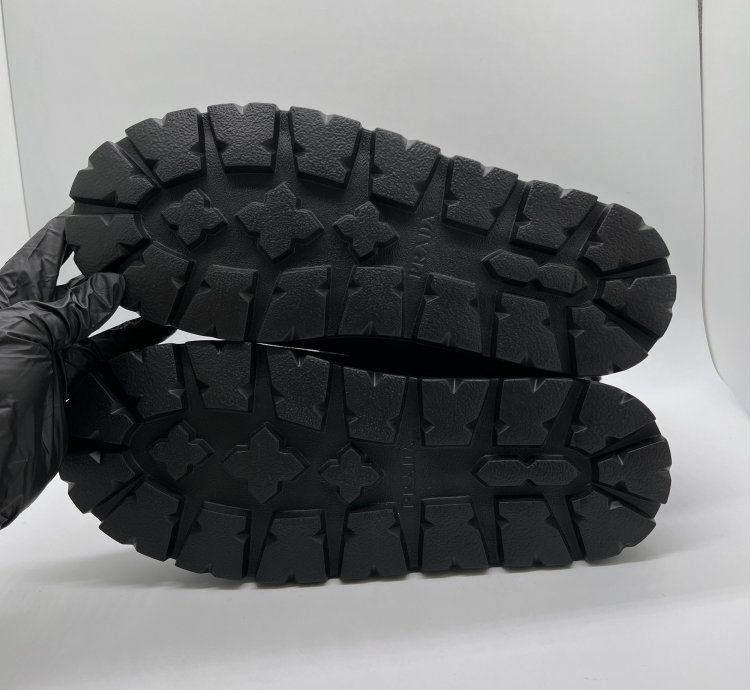 Aw22 Shearling Boots