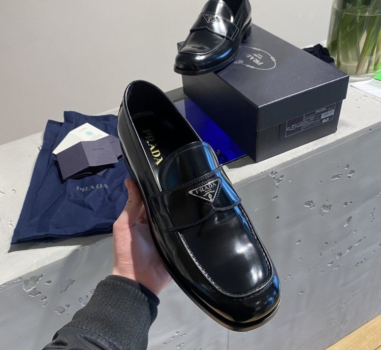 Bnwt Prada Loafer Mokassins Triangolo-logo Leather