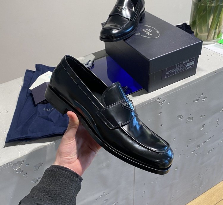 Bnwt Prada Loafer Mokassins Triangolo-logo Leather