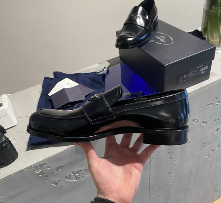 Bnwt Prada Loafer Mokassins Triangolo-logo Leather