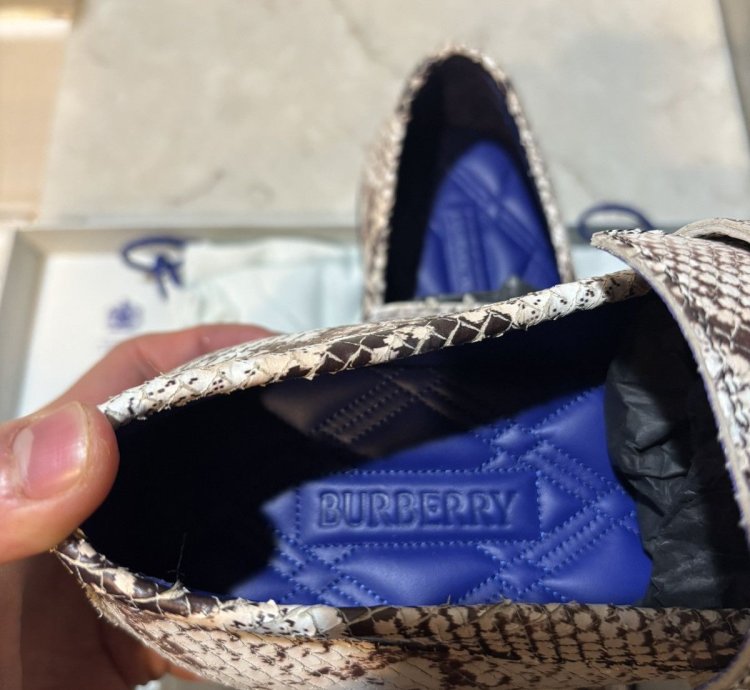Burberry New Loader Snakeskin 2024 Collection Size 41 5 9us