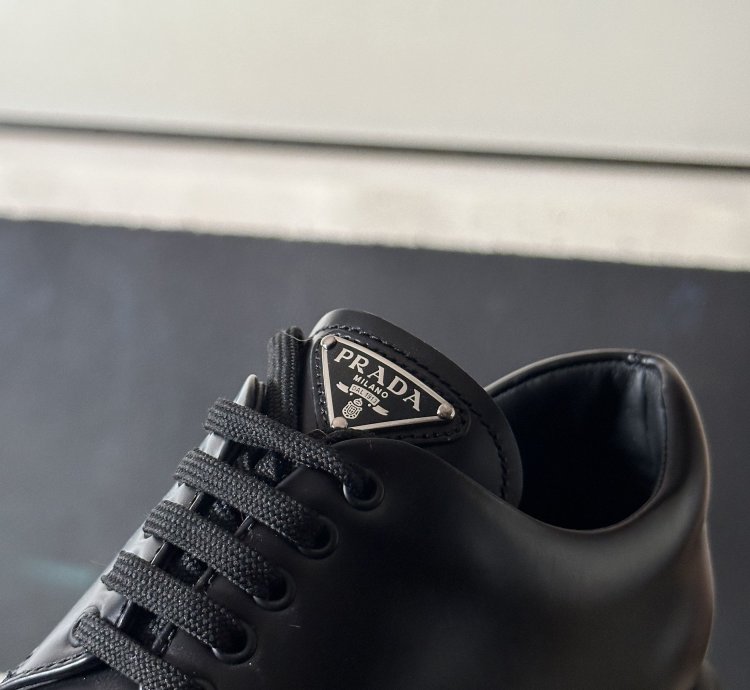 Current Collection Monolith Lace-up Shoes In Brushed Leather