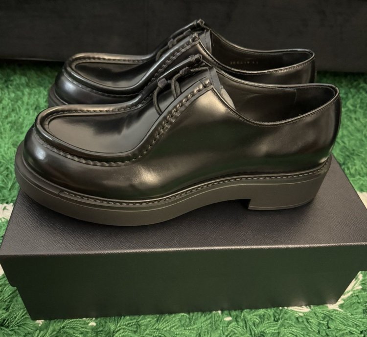 Diapason Opaque Brushed Leather Lace-up Shoes