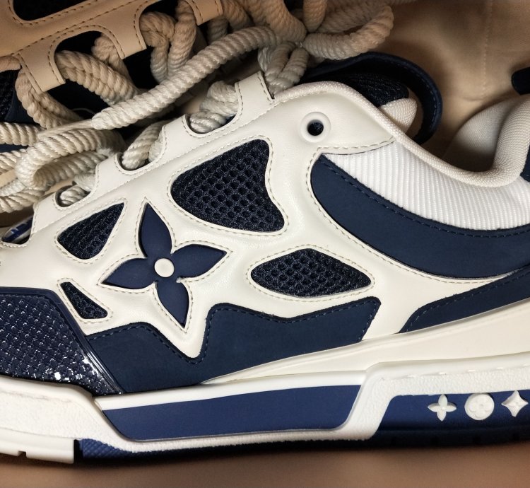 Flower Detail Skate Sneaker