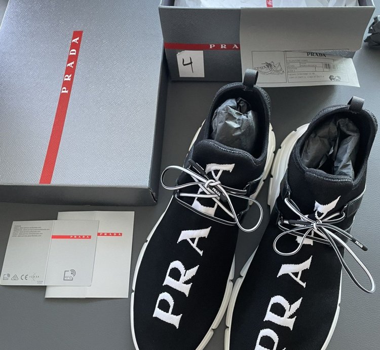 Limited Rare Sold Out Brand New Iconic Prada Logo Sneaker